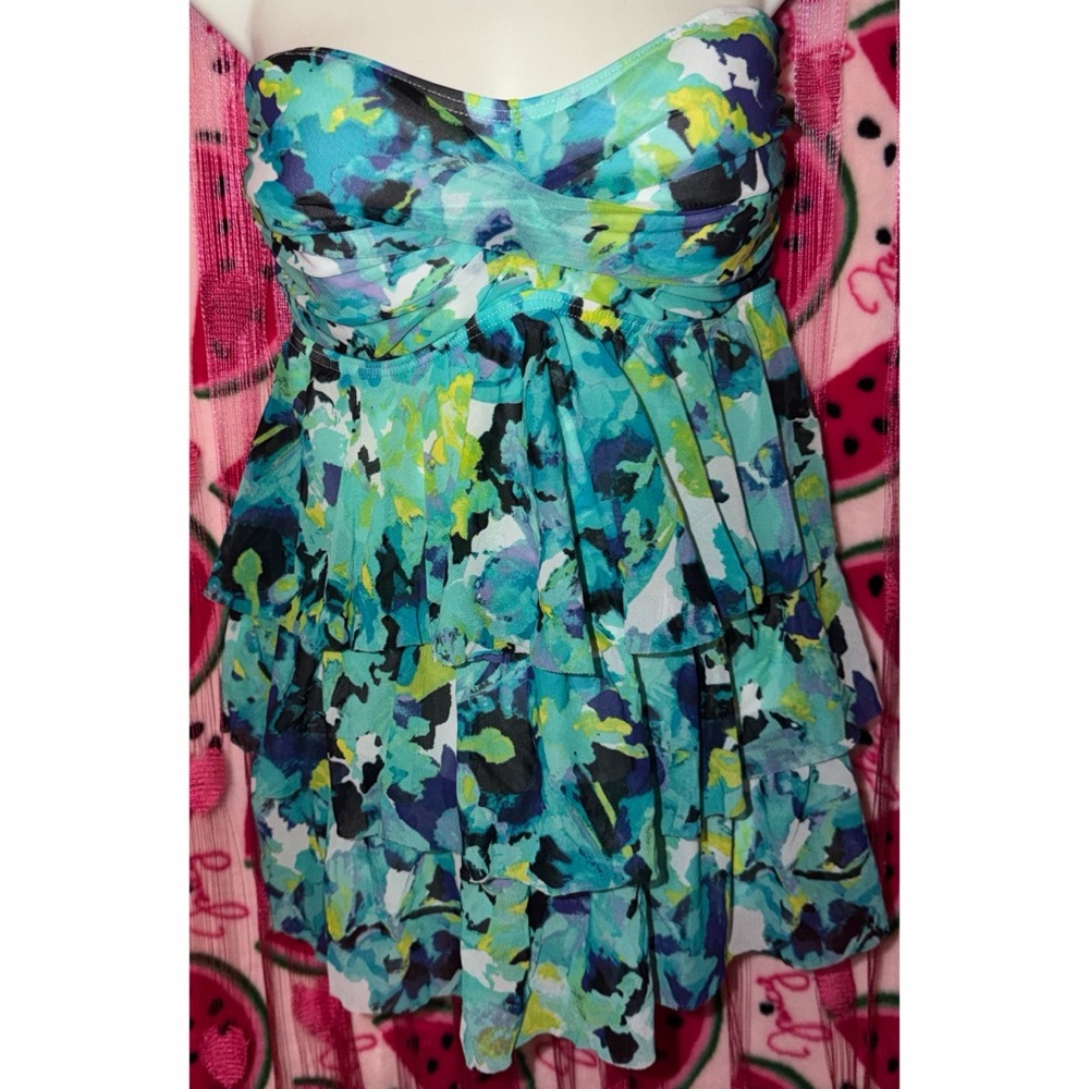 🩵💚 Strapless Ruffled Swim Top